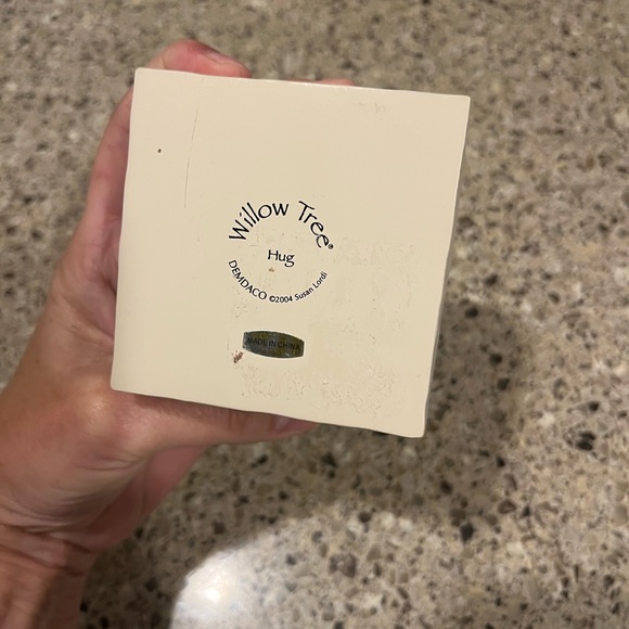 Willow Tree Hug box - Picture 3 of 5